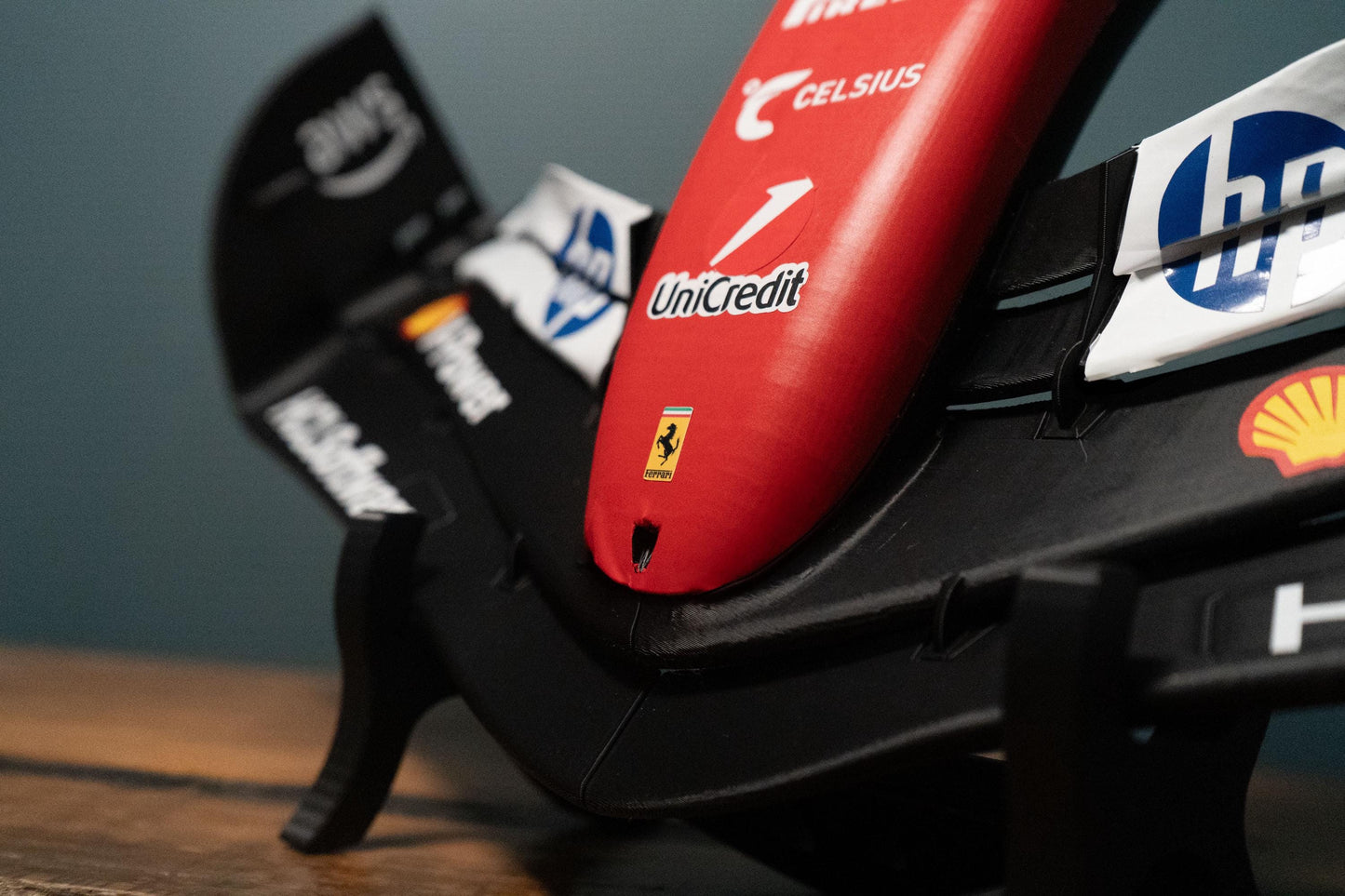 Maqueta réplica del alerón delantero/spoiler de Ferrari F1 (2025)