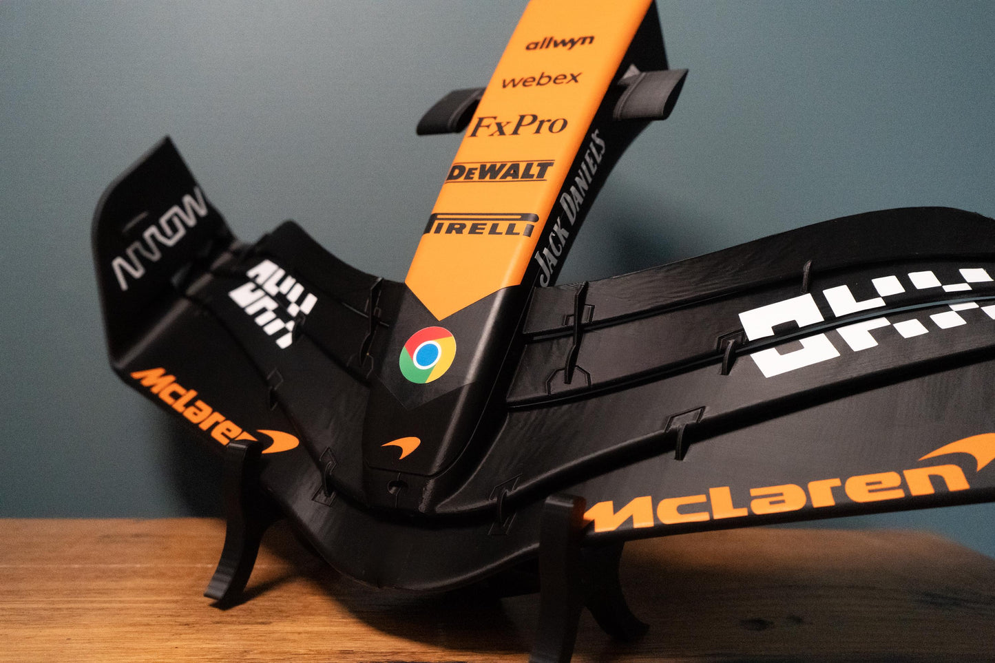Maqueta de réplica del alerón delantero/spoiler del McLaren F1 (2025)