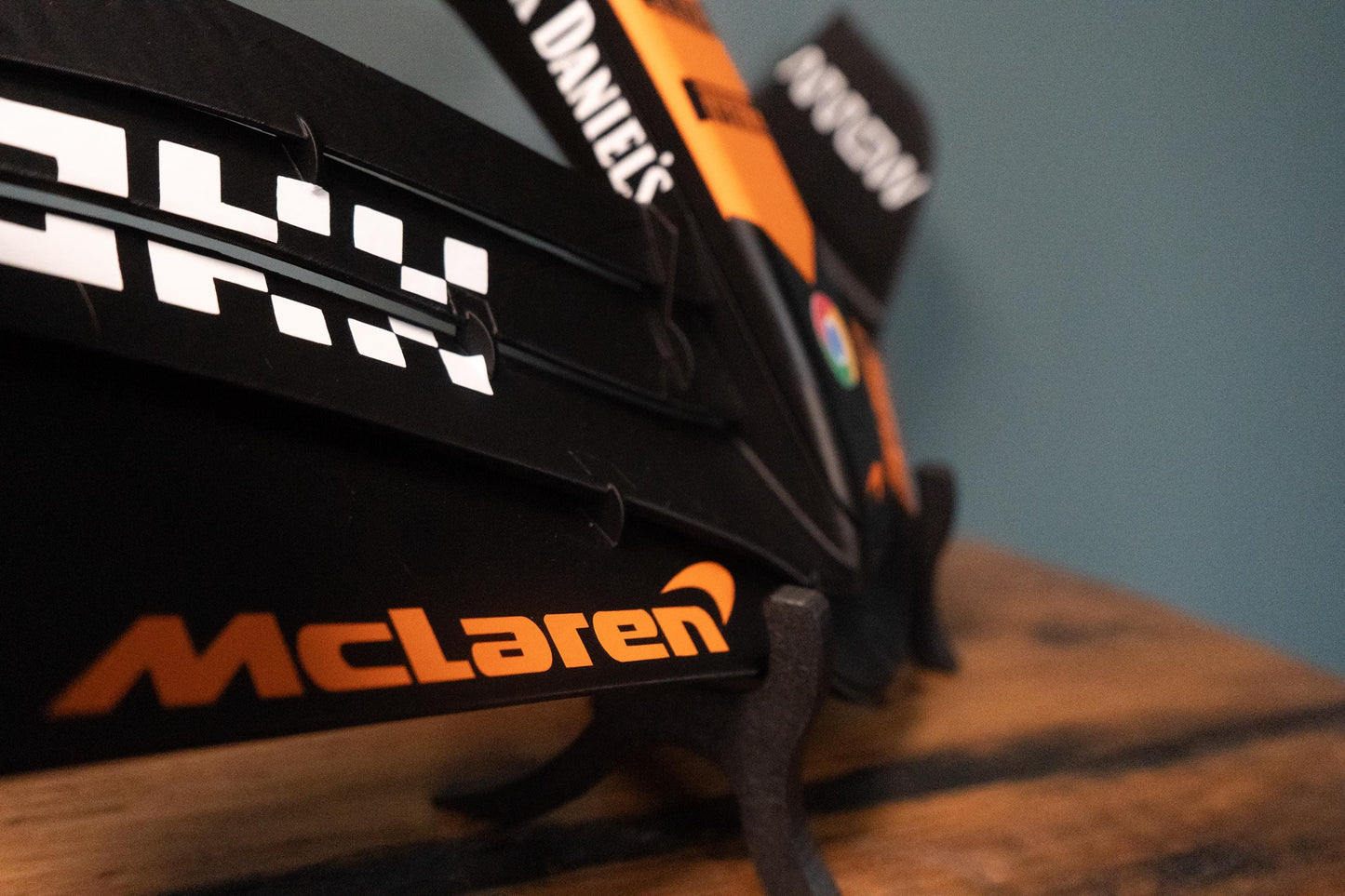 Maqueta de réplica del alerón delantero/spoiler del McLaren F1 (2025)