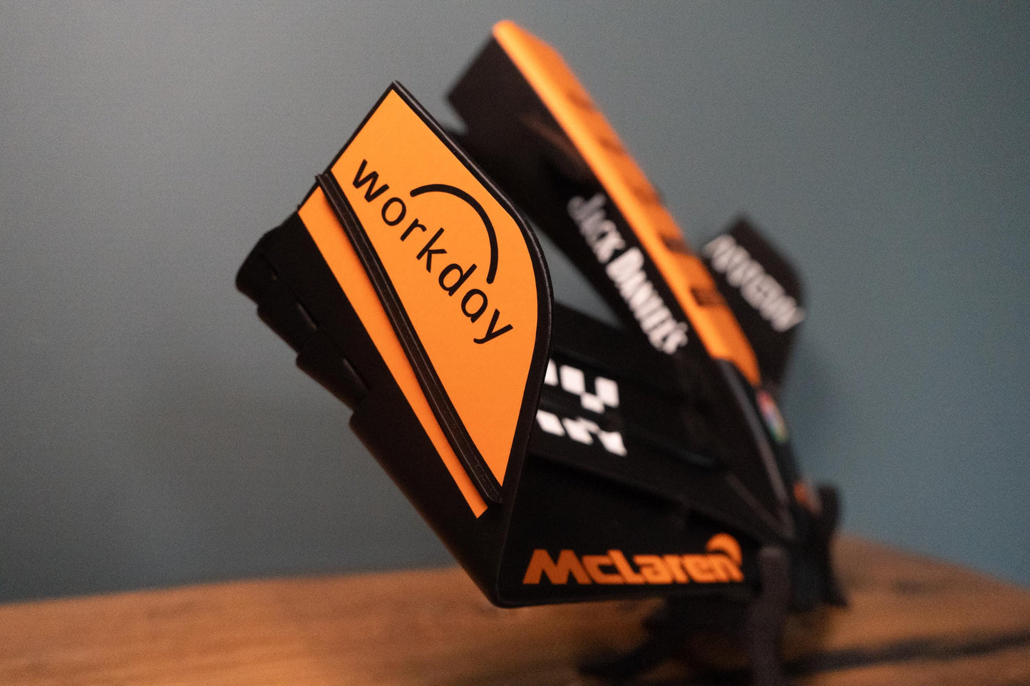 Maqueta de réplica del alerón delantero/spoiler del McLaren F1 (2025)