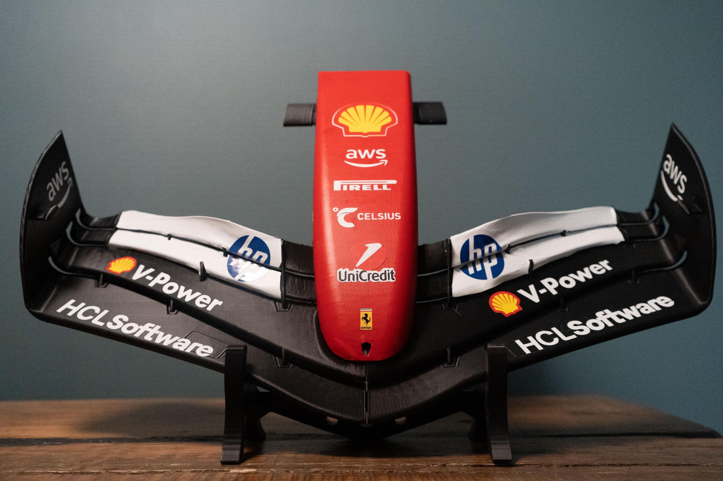 Maqueta réplica del alerón delantero/spoiler de Ferrari F1 (2025)